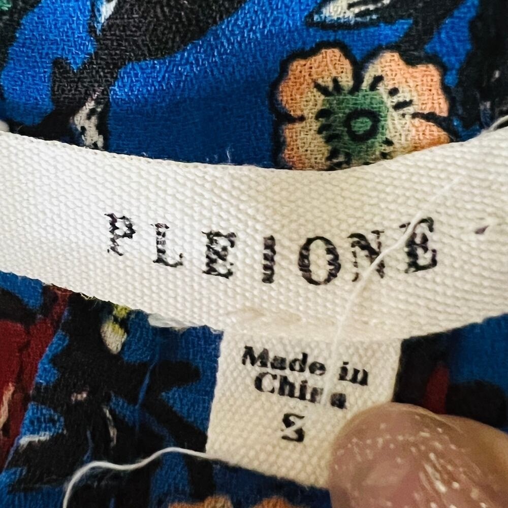 Pleione Floral Blouse Small‎ Blue V Neck Cap Sleeve Popover Boho - Picture 7 of 10